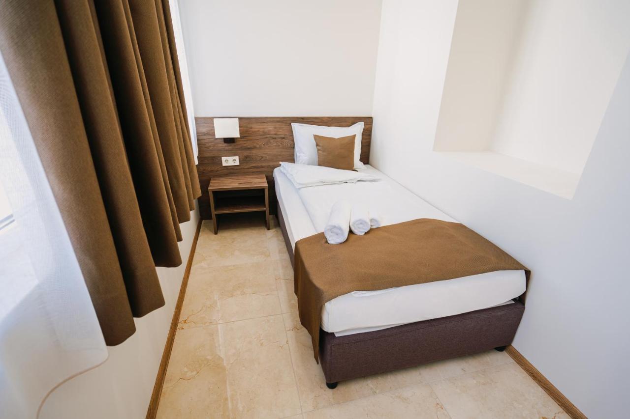 Хотел Театъръ Hotel Plevna Exterior foto
