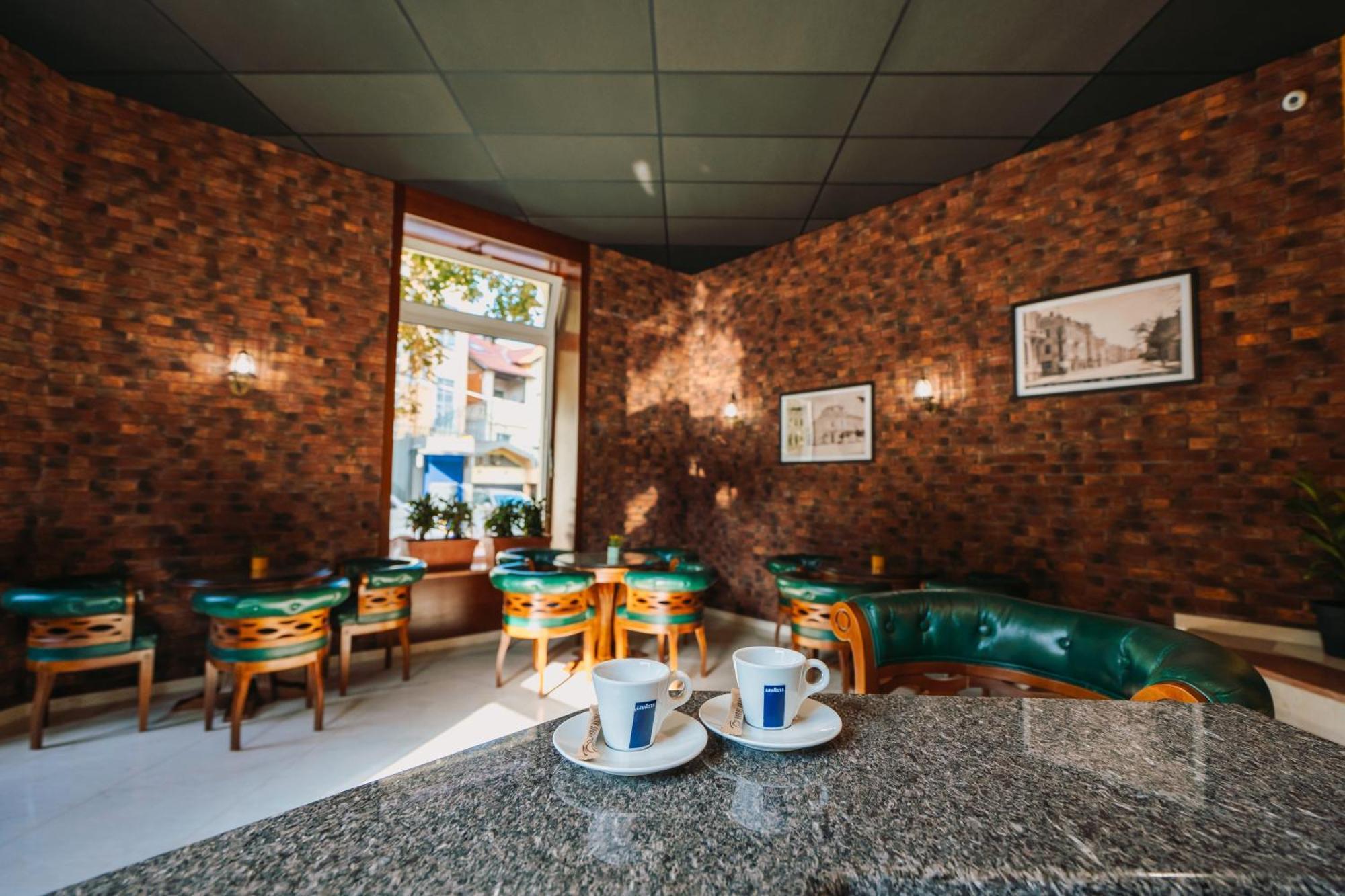Хотел Театъръ Hotel Plevna Exterior foto