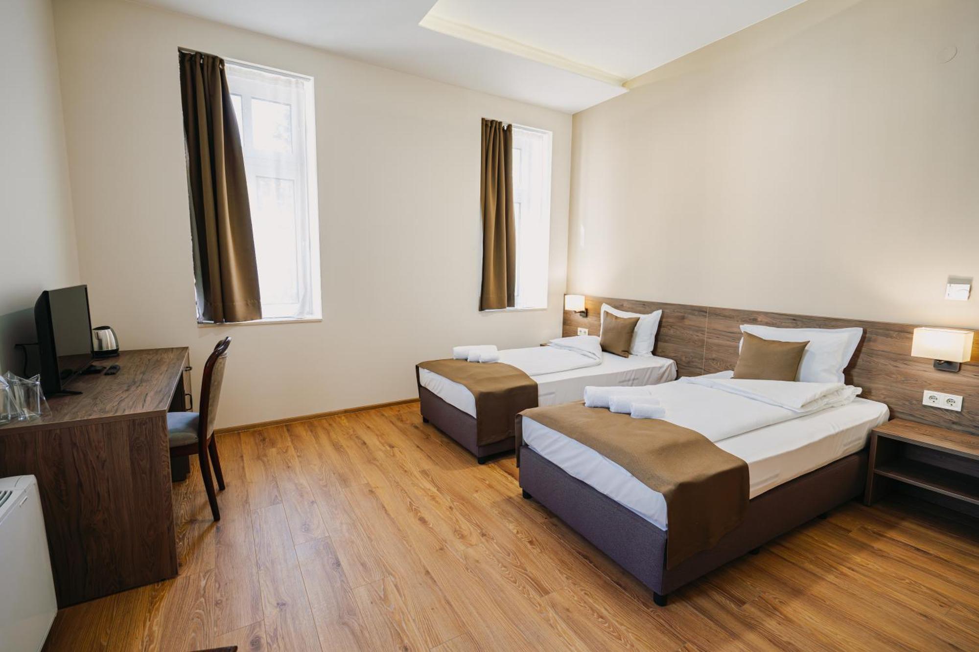 Хотел Театъръ Hotel Plevna Exterior foto