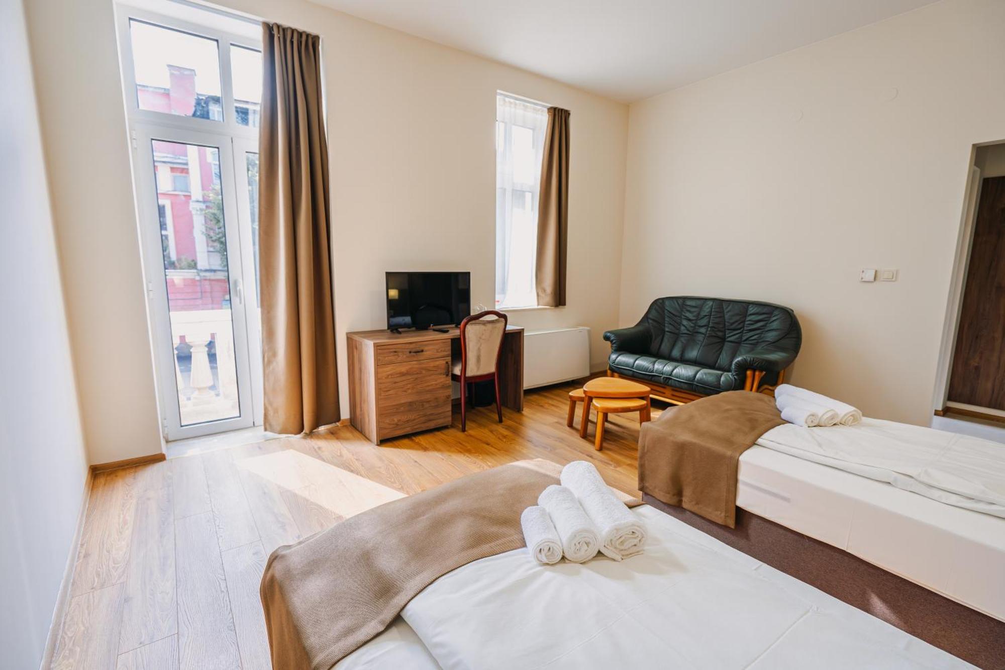 Хотел Театъръ Hotel Plevna Exterior foto