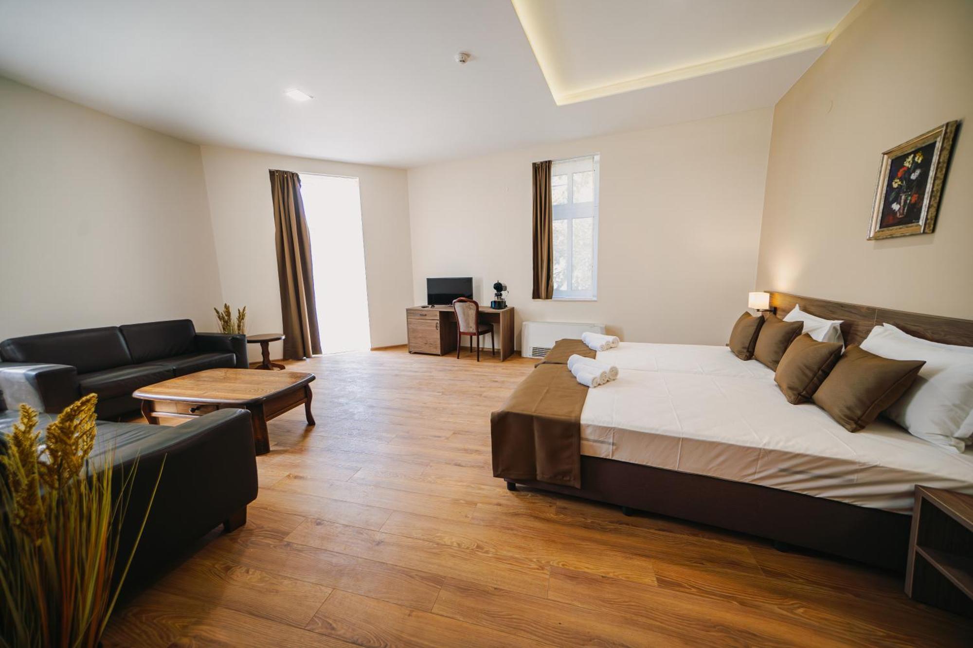 Хотел Театъръ Hotel Plevna Exterior foto
